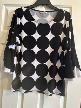 Black and White Polka Dot 3/4 Sleeve Top